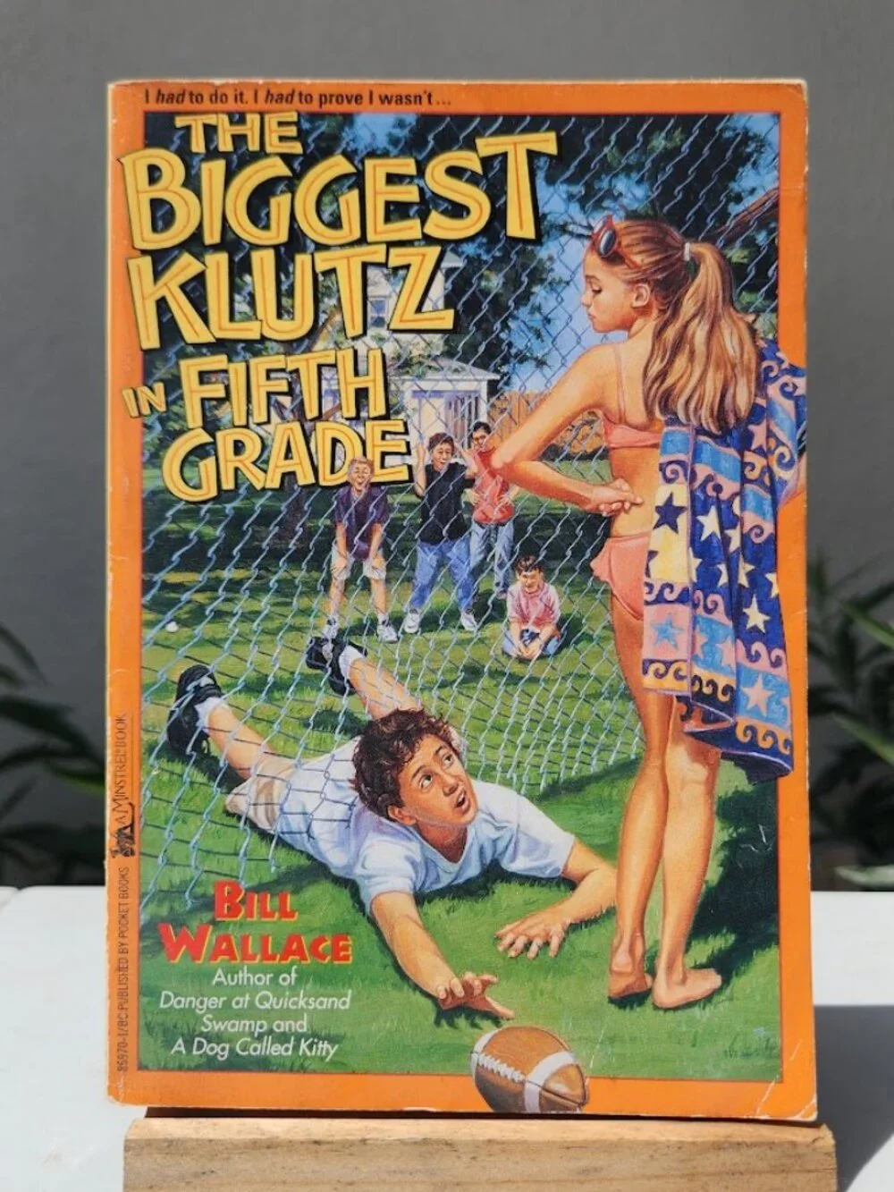 The Biggest Klutz in Fifth Grade Paperback Book by Bill Wallace 978-0671869700 P